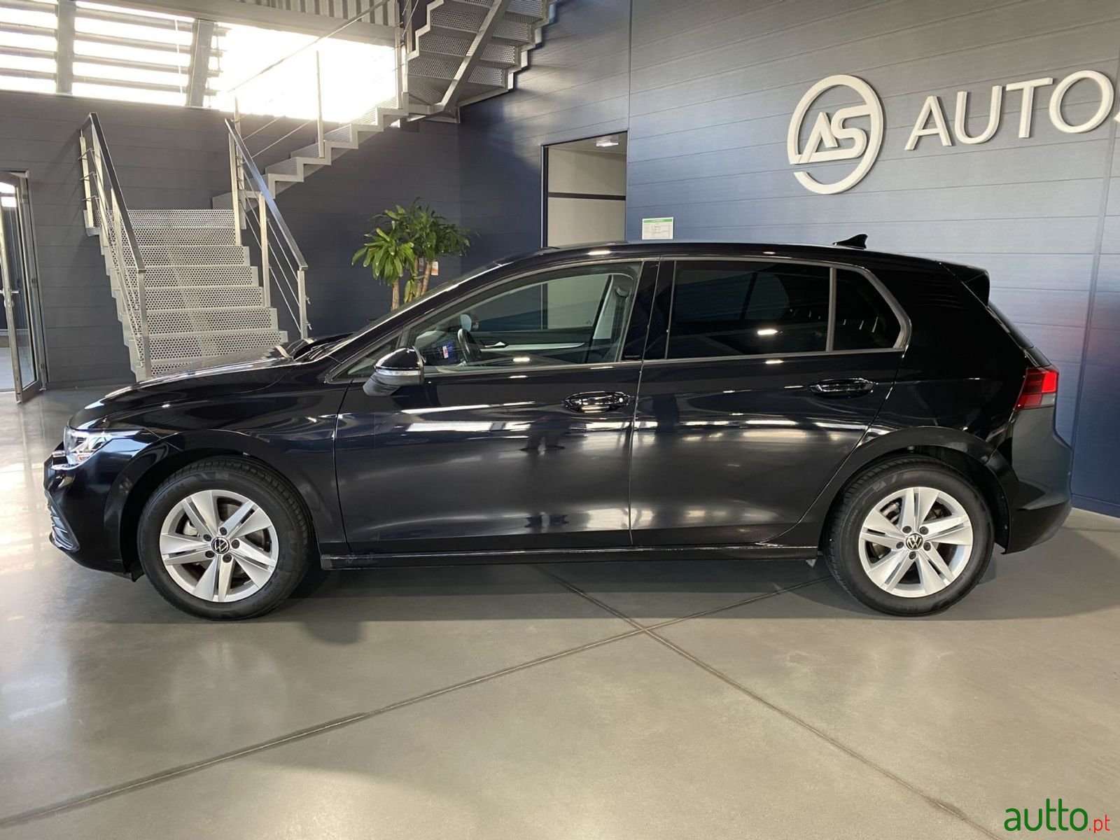 2021' Volkswagen Golf photo #2