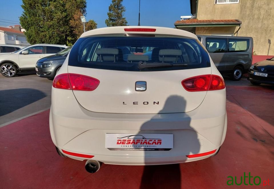 2011' SEAT Leon photo #5