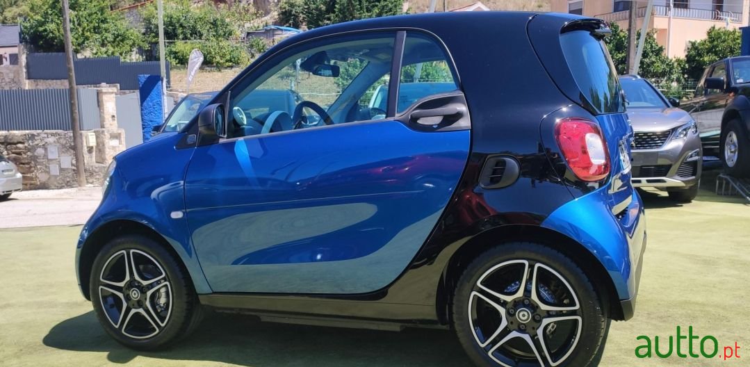 2019' Smart Fortwo photo #2