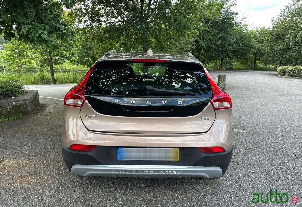 2016' Volvo V40 Cross Country photo #6