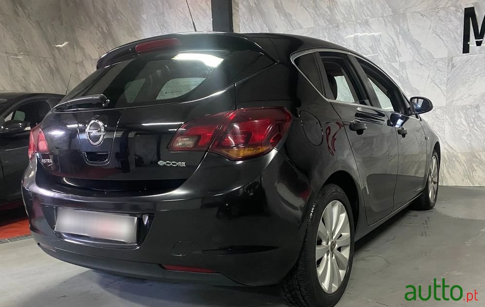 2010' Opel Astra 1.3 Cdti Cosmo photo #4