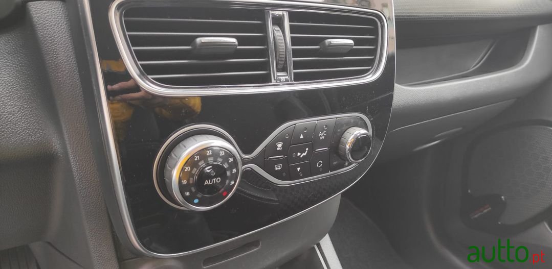 2017' Renault Clio Sport Tourer photo #4