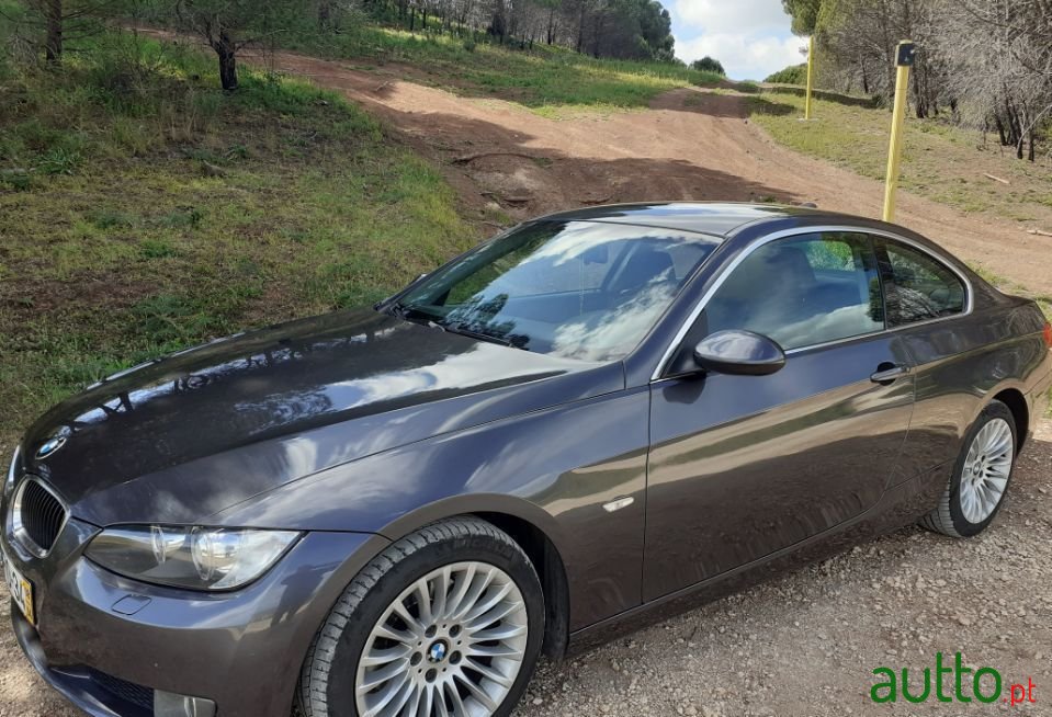 2008' BMW 320 photo #1