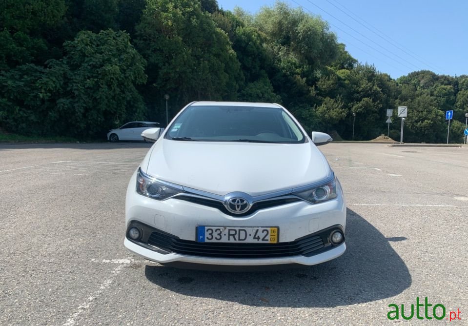 2016' Toyota Auris Sport photo #2