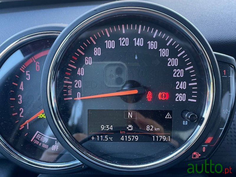 2019' MINI Cooper D photo #2