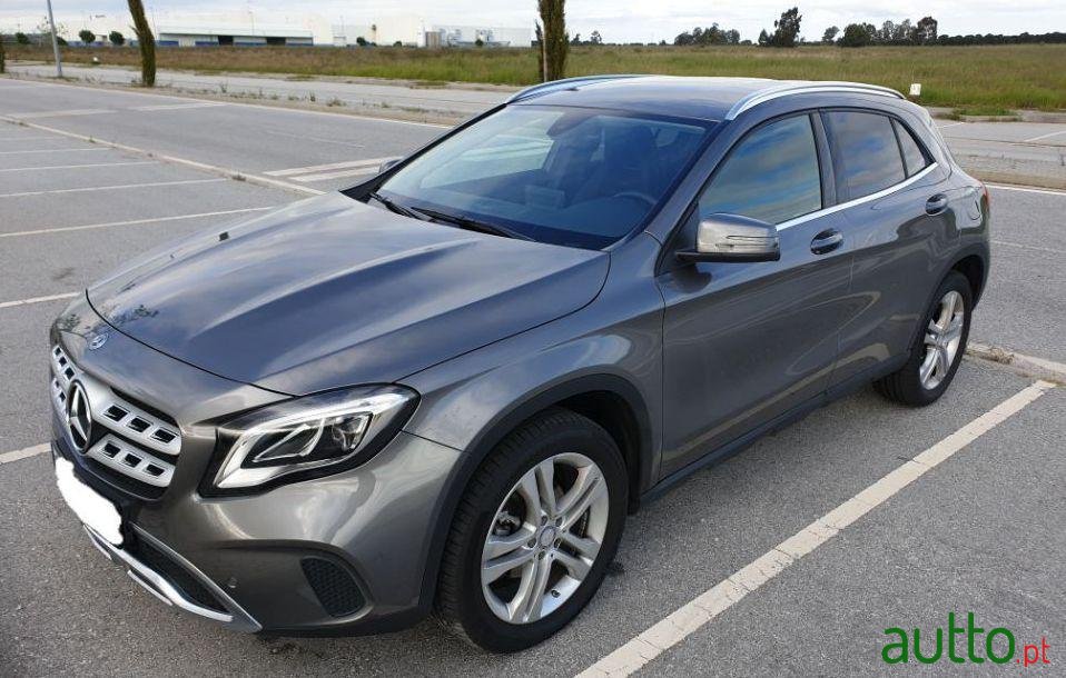 2017' Mercedes-Benz Gla-220 4Matic photo #3