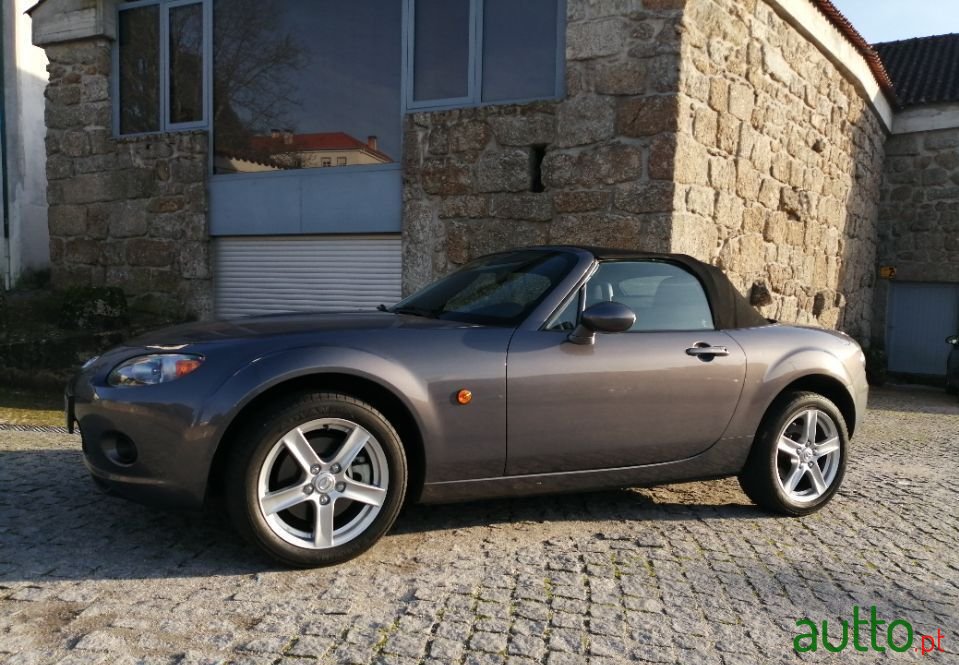 2006' Mazda MX-5 photo #2