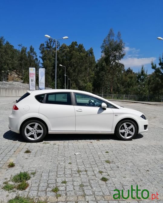 2010' SEAT Leon photo #4