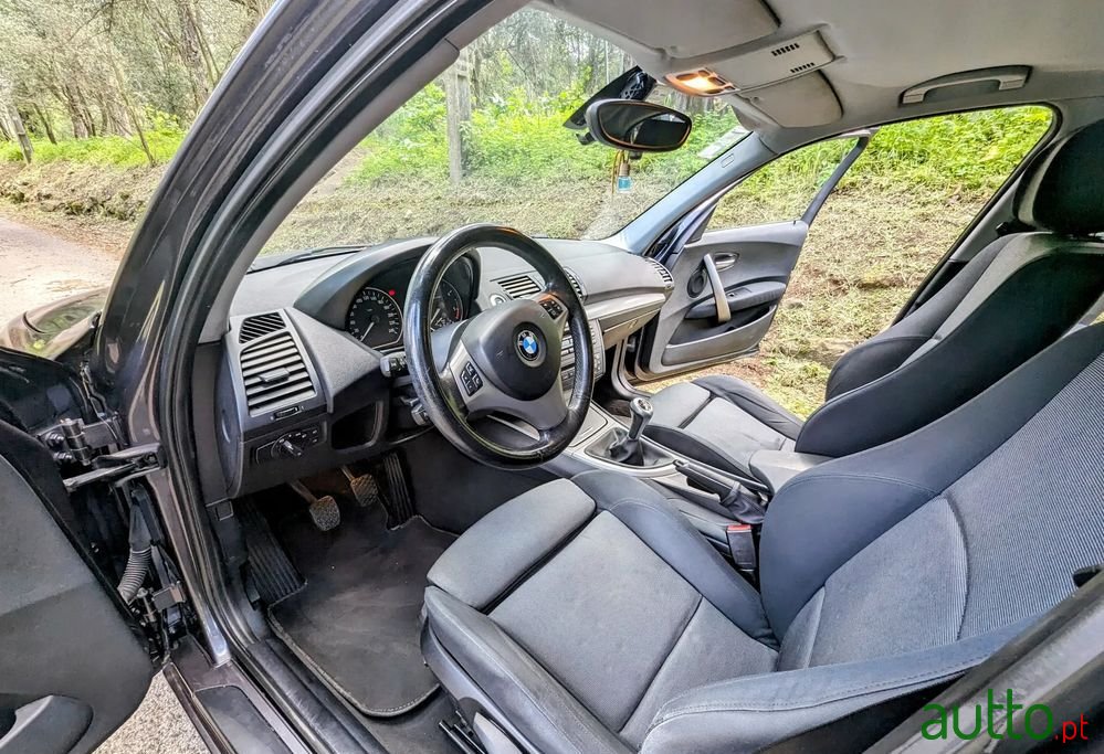 2004' BMW 120 D photo #4