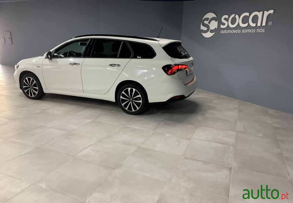 2020' Fiat Tipo Station Wagon photo #3