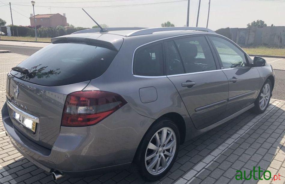 2011' Renault Laguna Break photo #3