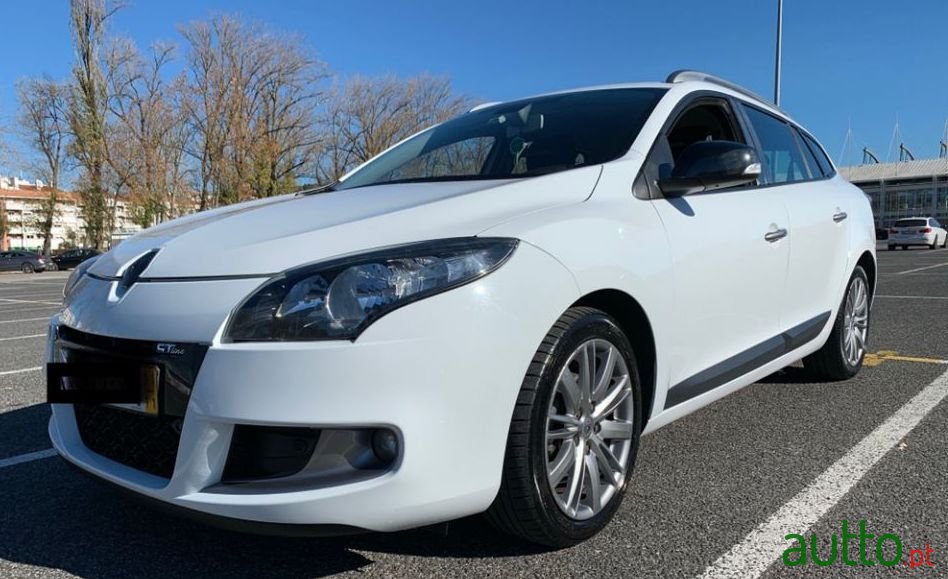 2011' Renault Megane Break photo #4