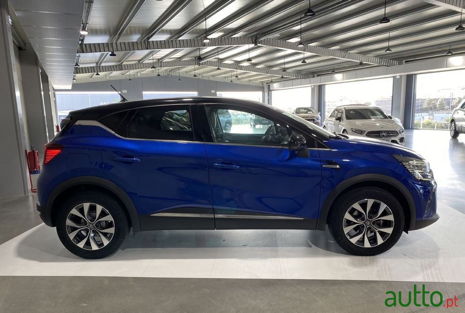 2021' Renault Captur photo #5