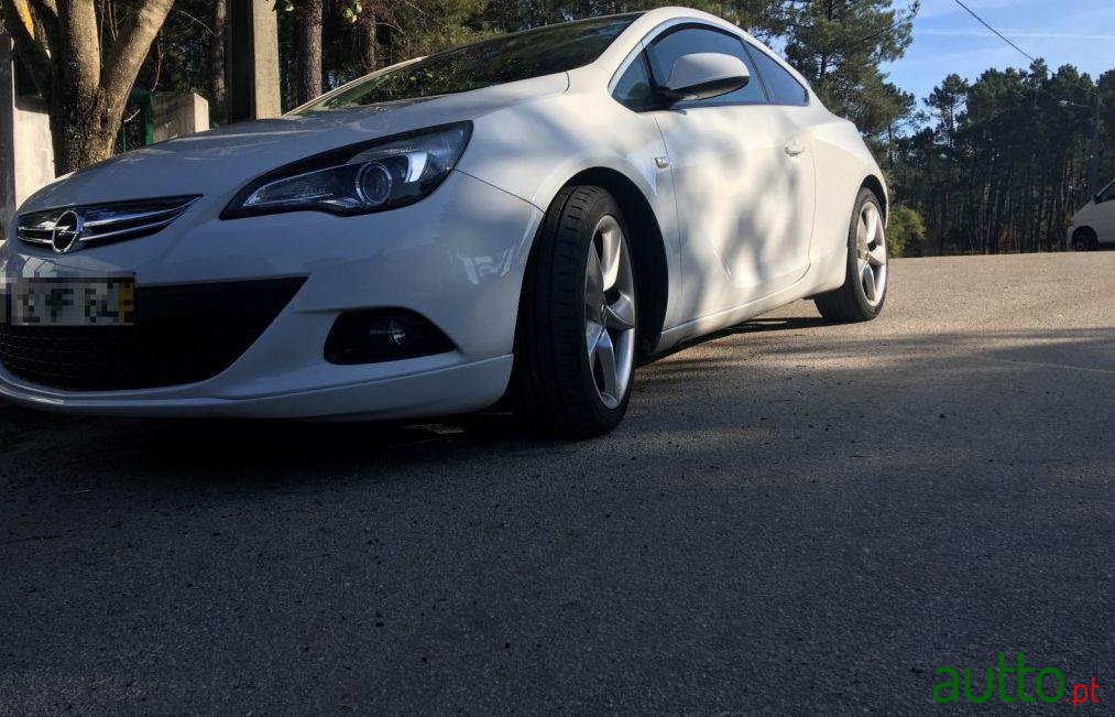 2012' Opel Astra Gtc 1.7 Cdti photo #2