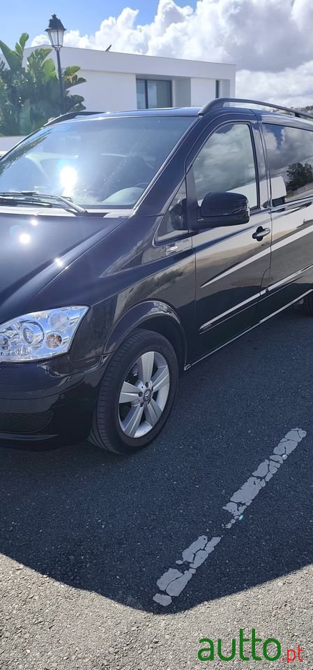 2011' Mercedes-Benz Viano photo #4