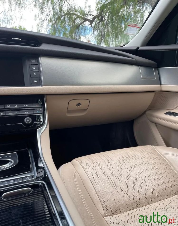 2016' Jaguar XF 2.0 D Prestige Aut. photo #3