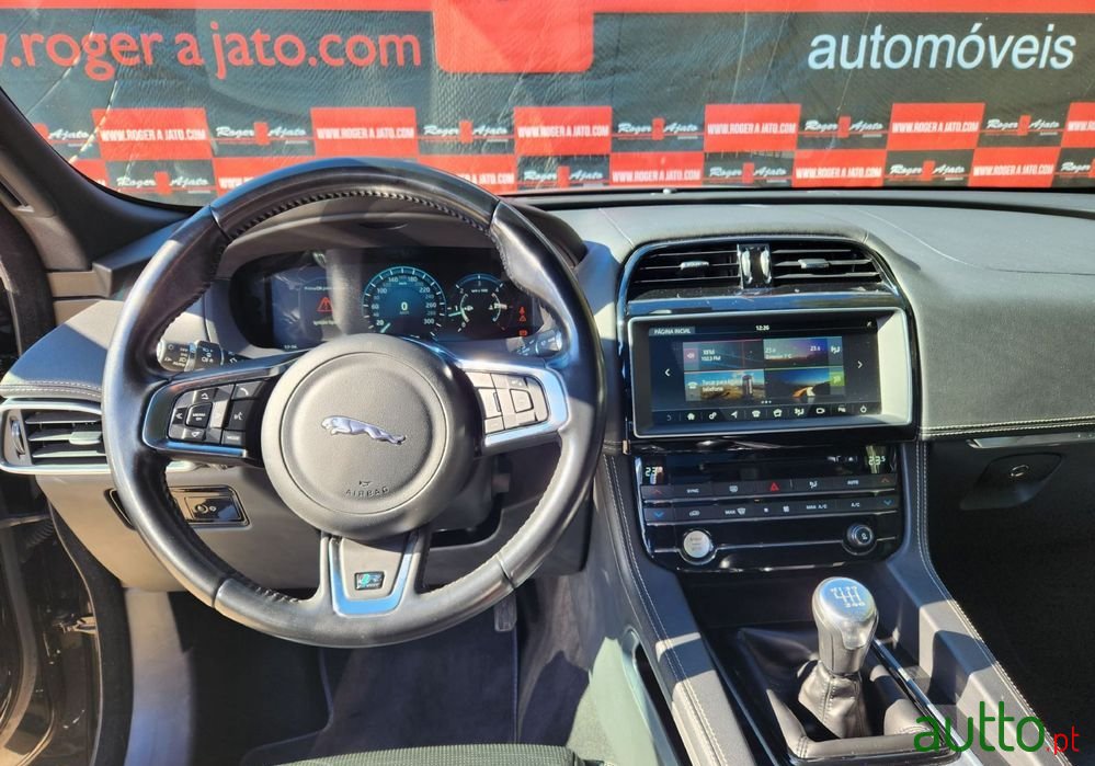 2017' Jaguar F-Pace 2.0 I4D R-Sport photo #6