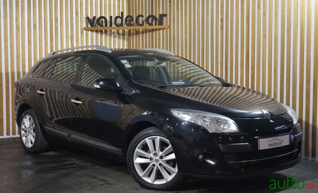 2011' Renault Megane Sport Tourer photo #1