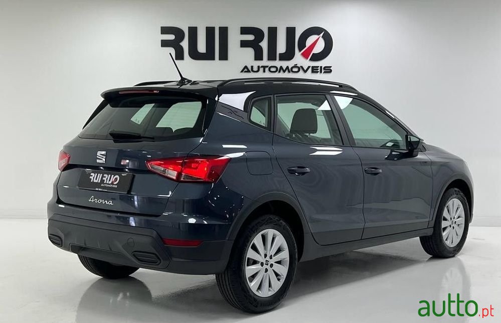 2023' SEAT Arona 1.0 Tsi Style photo #2