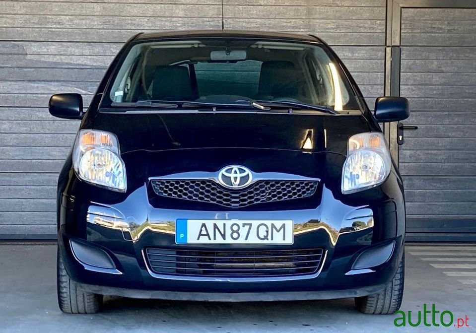 2010' Toyota Yaris photo #2