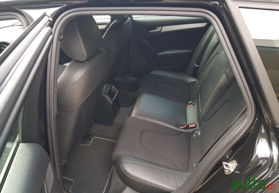 2012' Audi A4 Avant photo #5