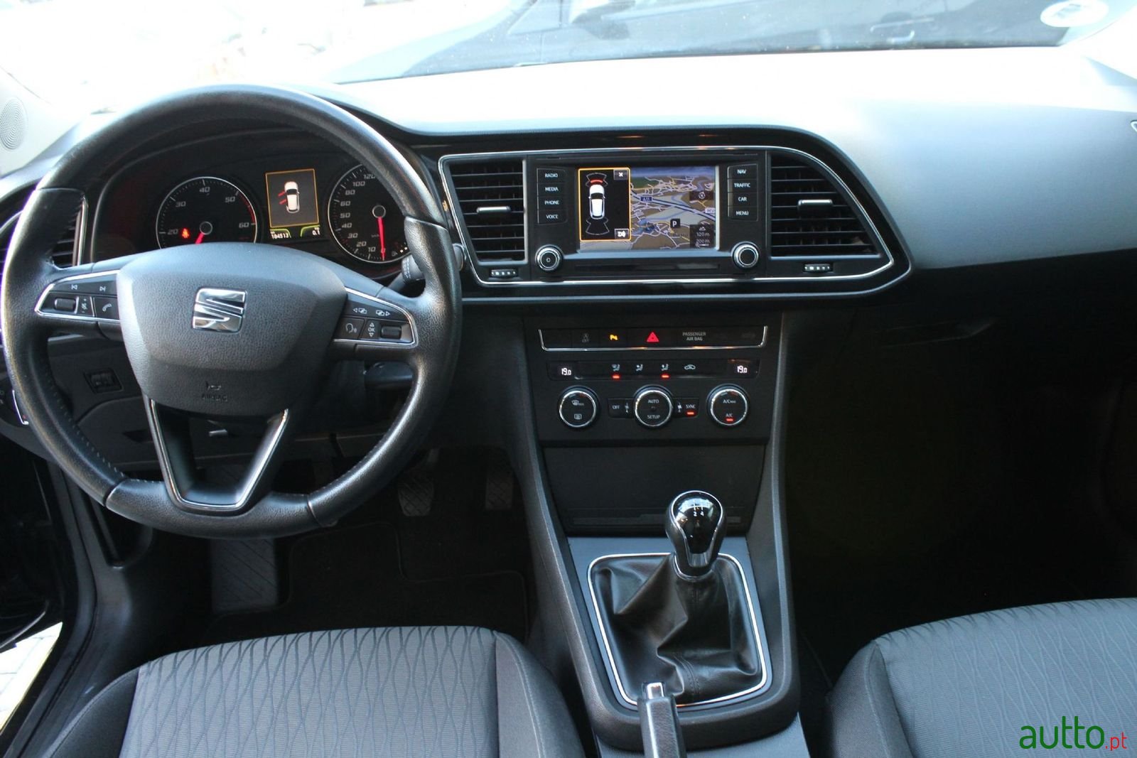 2013' SEAT Leon photo #6