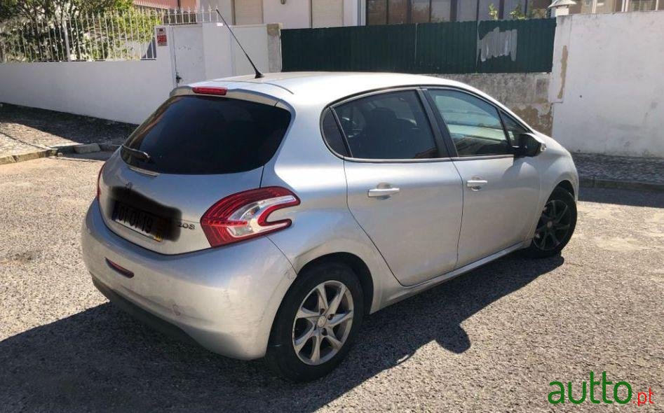 2014' Peugeot 208 photo #2
