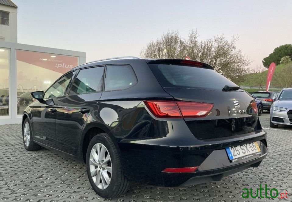 2017' SEAT Leon-St photo #5