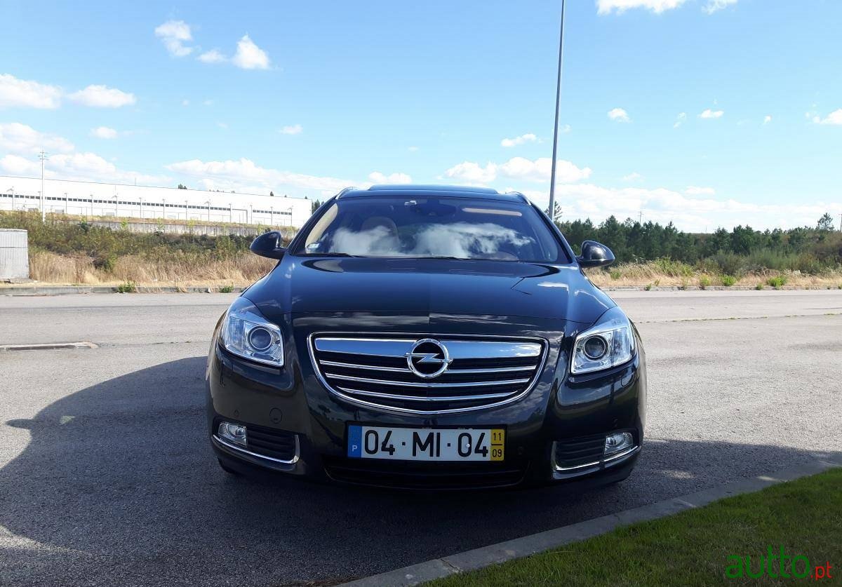 2011' Opel Insignia Sports Tourer 2.0 photo #3