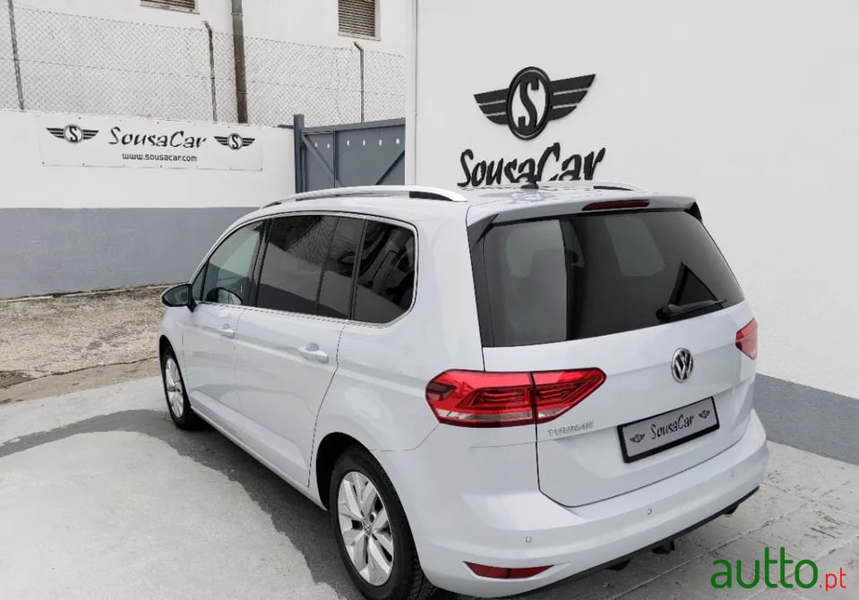 2018' Volkswagen Touran photo #4