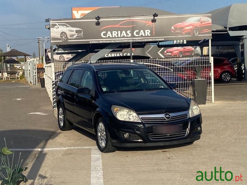 2009' Opel Astra Sports Tourer photo #2