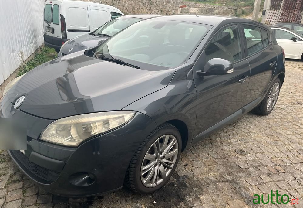 2010' Renault Megane photo #1