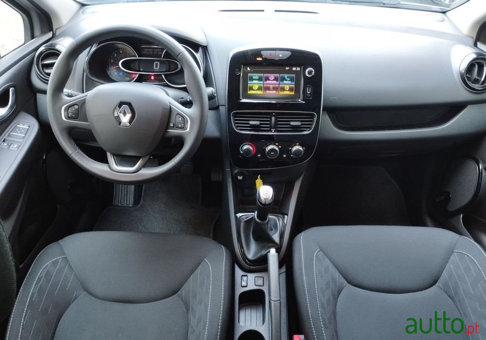 2019' Renault Clio Sport Tourer photo #6
