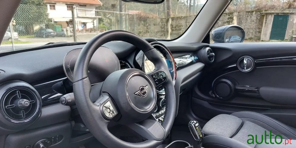 2022' MINI Cooper Se Camden Edition photo #5