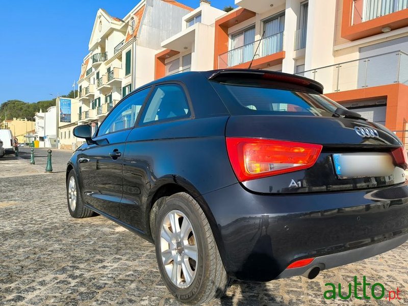 2010' Audi A1 1.6 Tdi Advance photo #3