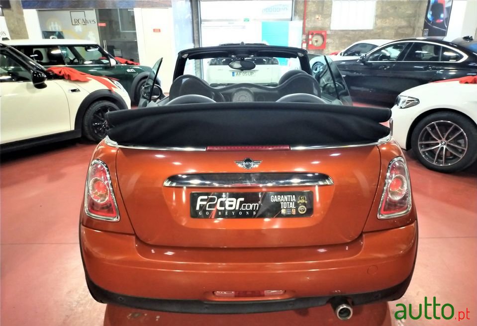 2010' MINI Cabrio photo #5