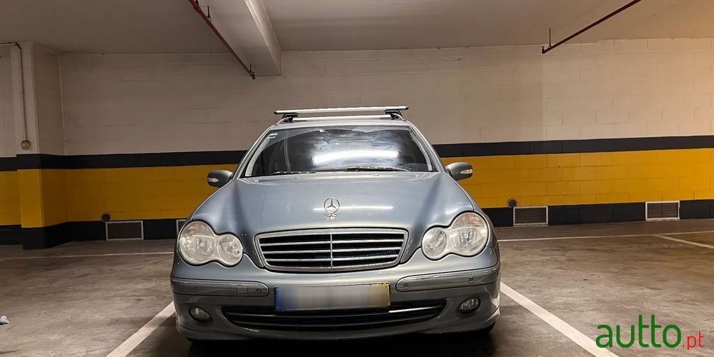 2005' Mercedes-Benz Classe C photo #6