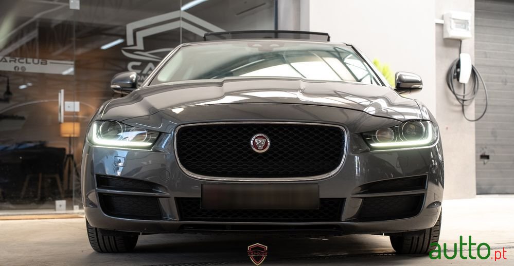 2017' Jaguar XE photo #4