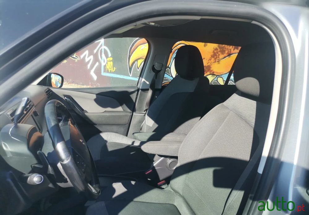 2017' Citroen C4 Grand Picasso photo #2