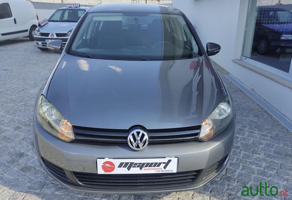 2009' Volkswagen Golf photo #3