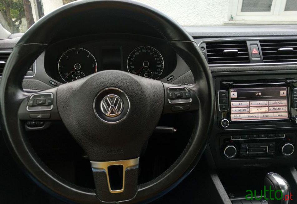 2011' Volkswagen Jetta photo #3