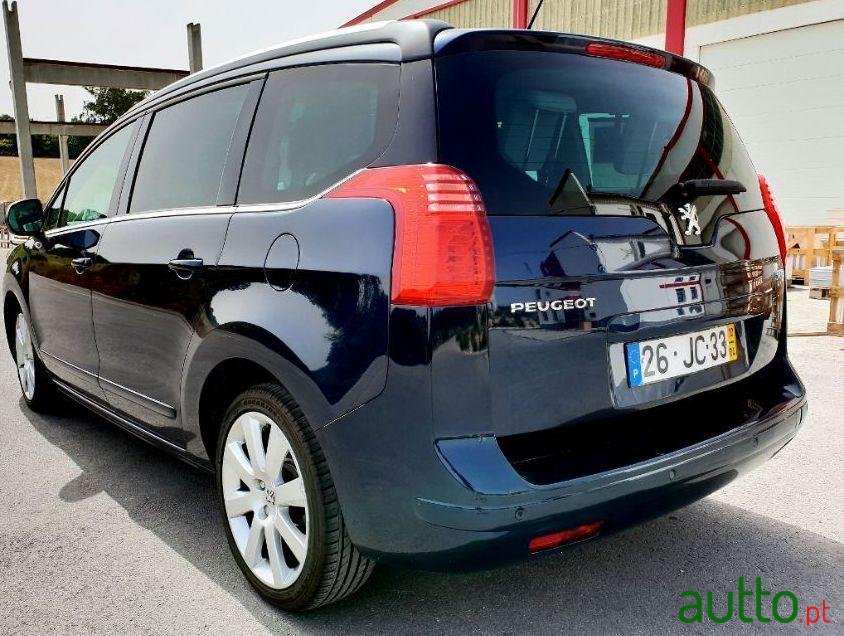 2010' Peugeot 5008 photo #4