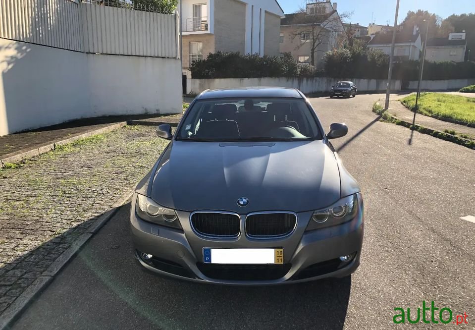 2010' BMW 318 photo #3