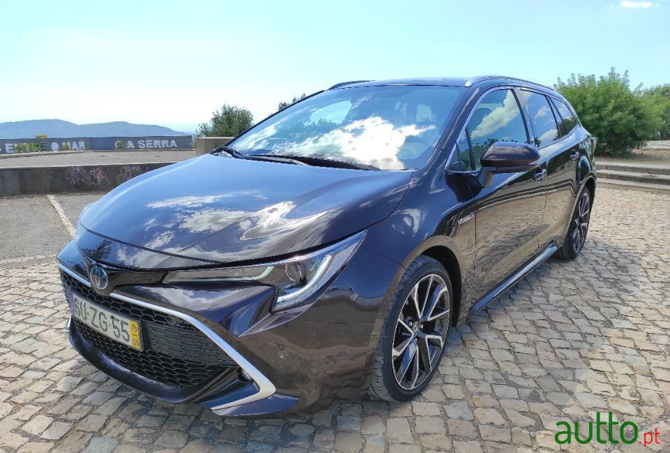 2019' Toyota Corolla Touring Sports photo #1