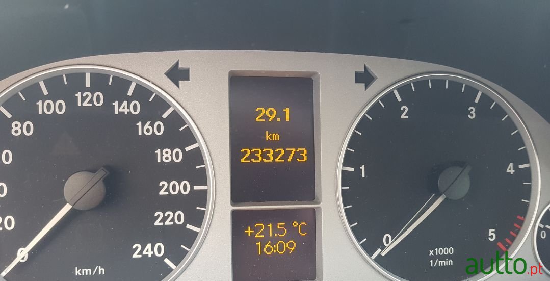 2010' Mercedes-Benz B-180 photo #4