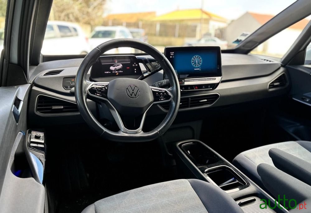 2022' Volkswagen ID.3 Pro S photo #2
