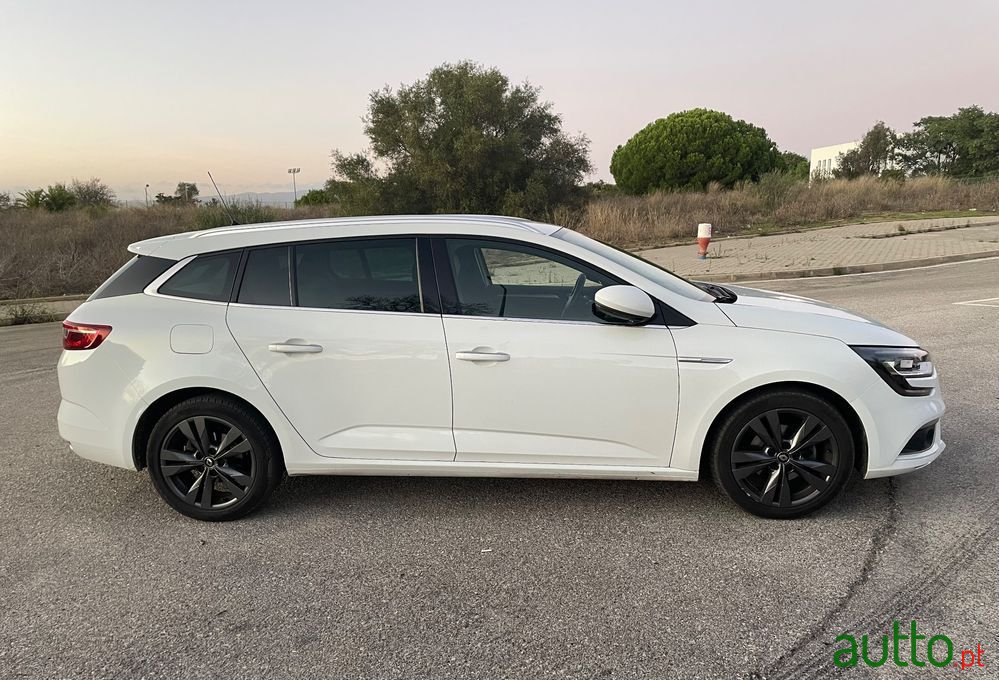 2021' Renault Megane Sport Tourer photo #3