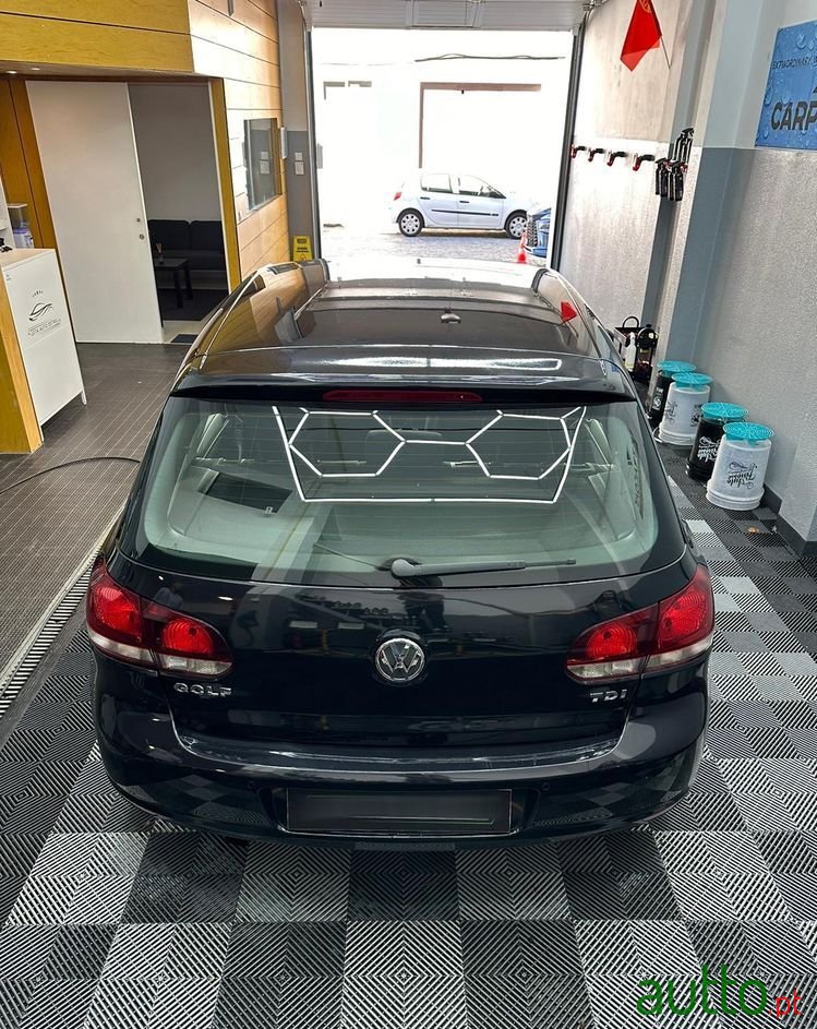 2010' Volkswagen Golf 1.6 Tdi Highline photo #2