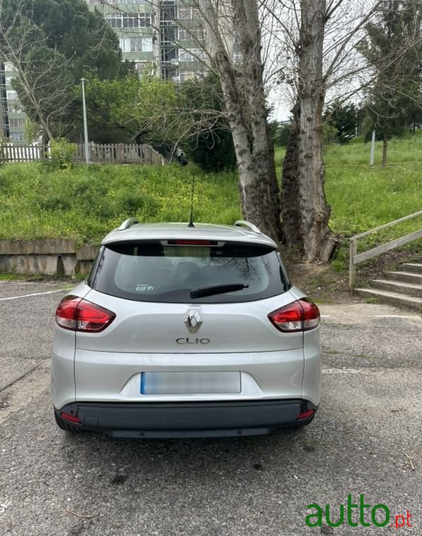 2019' Renault Clio Sport Tourer photo #3