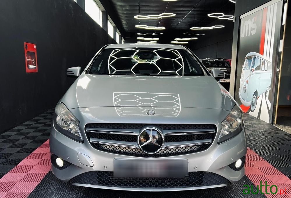 2013' Mercedes-Benz Classe A D Urban photo #2